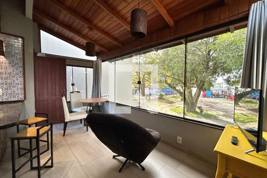 Apartamento para alugar com 1 quarto, 50m² em Lagoa da Conceição, Florianópolis