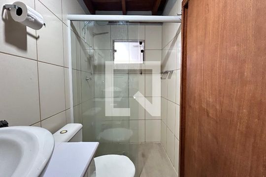 Banheiro  de apartamento para alugar com 1 quarto, 50m² em Lagoa da Conceição, Florianópolis