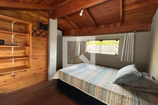 Quarto  de apartamento para alugar com 1 quarto, 50m² em Lagoa da Conceição, Florianópolis