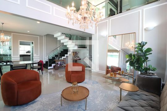 Sala de casa de condomínio para alugar com 3 quartos, 350m² em Nova Uberlândia, Uberlândia