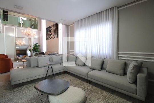 Sala de TV de casa de condomínio para alugar com 3 quartos, 350m² em Nova Uberlândia, Uberlândia