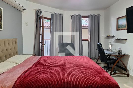 Suíte 1 de casa à venda com 6 quartos, 352m² em Charitas, Niterói