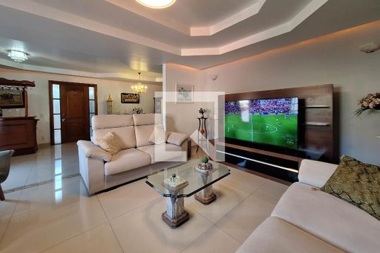 Sala de casa à venda com 6 quartos, 352m² em Charitas, Niterói