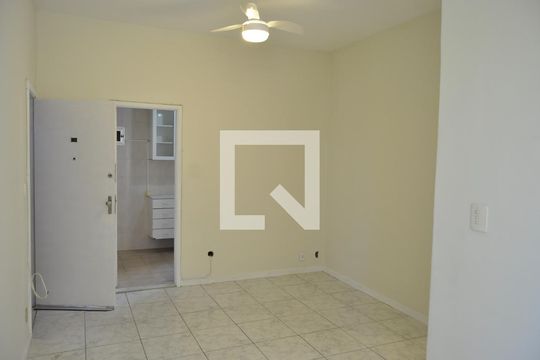 Sala de apartamento para alugar com 3 quartos, 68m² em Engenho de Dentro, Rio de Janeiro