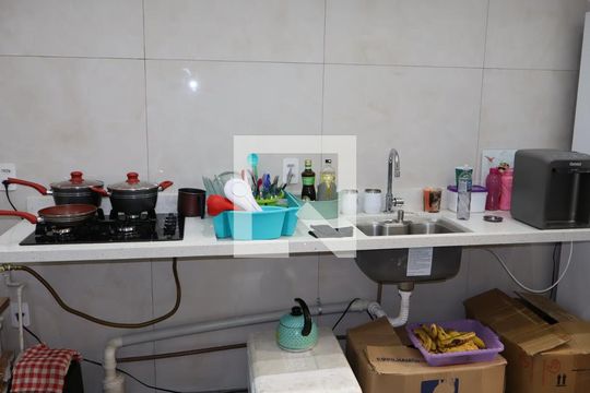 Cozinha de apartamento para alugar com 1 quarto, 32m² em Vila Ivone, São Paulo