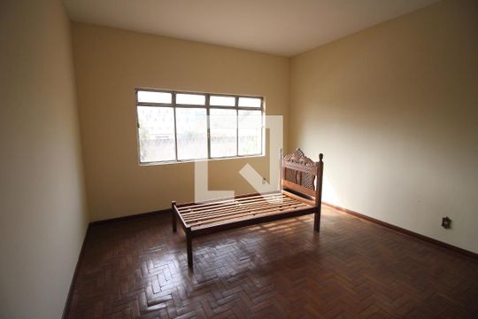 Quarto 1 de casa para alugar com 4 quartos, 180m² em Santa Helena, Belo Horizonte