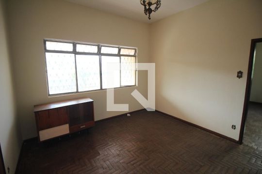 Sala de casa para alugar com 4 quartos, 180m² em Santa Helena, Belo Horizonte