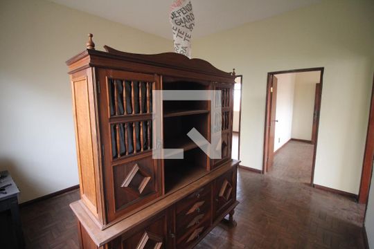 Sala de casa para alugar com 4 quartos, 180m² em Santa Helena, Belo Horizonte