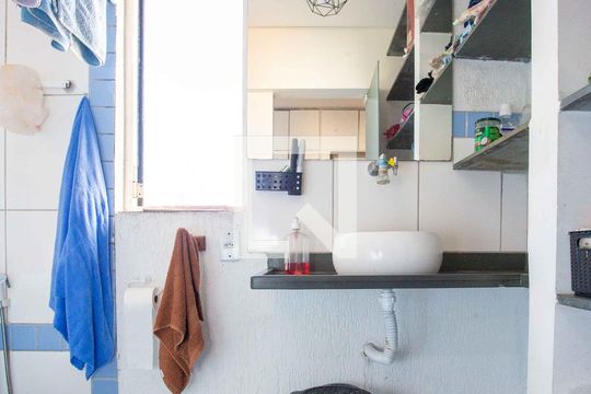 Banheiro da Suíte de casa à venda com 7 quartos, 372m² em Centro, Diadema