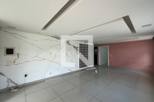 Sala de casa à venda com 3 quartos, 233m² em Parque Xangri-lá, Contagem
