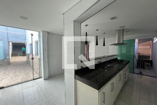 Cozinha de casa à venda com 3 quartos, 233m² em Parque Xangri-lá, Contagem