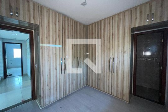 Quarto Suíte de casa à venda com 3 quartos, 233m² em Parque Xangri-lá, Contagem