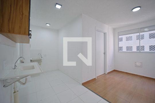 Cozinha e Área de Serviço de apartamento para alugar com 2 quartos, 33m² em Vila Silvia, São Paulo