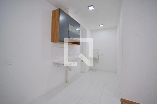 Cozinha e Área de Serviço de apartamento para alugar com 2 quartos, 33m² em Vila Silvia, São Paulo
