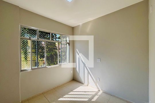 Quarto de apartamento para alugar com 2 quartos, 70m² em Humaitá, Rio de Janeiro