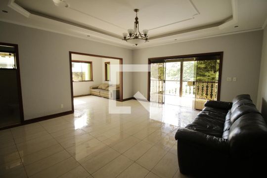 Sala de casa de condomínio à venda com 3 quartos, 700m² em Jacarepaguá, Rio de Janeiro