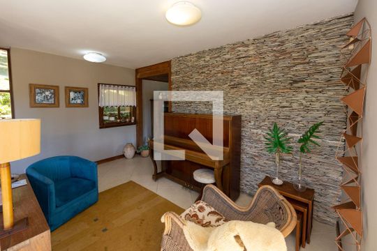 Sala de Estar de casa de condomínio à venda com 4 quartos, 400m² em Vila D’el Rey, Nova Lima