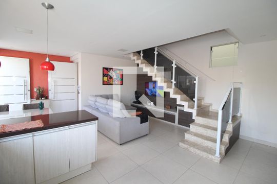 Sala / Cozinha de casa à venda com 3 quartos, 660m² em Vila Roque, São Paulo