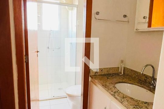 Pia do banheiro de apartamento para alugar com 2 quartos, 50m² em Jardim Helena, Cotia