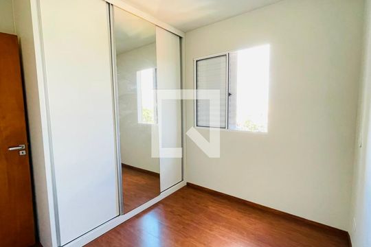 Quarto de apartamento para alugar com 2 quartos, 50m² em Jardim Helena, Cotia