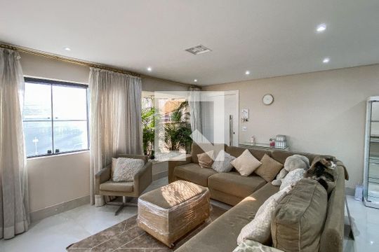 Casa à venda com 3 quartos, 249m² em Vila Pierina, São Paulo
