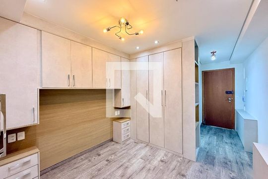 Quarto de apartamento à venda com 1 quarto, 47m² em Santo Amaro, São Paulo