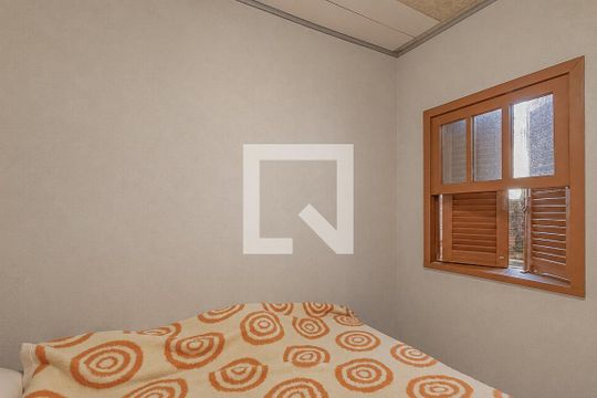 Quarto 2 de casa à venda com 4 quartos, 220m² em Niterói, Canoas