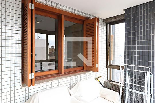 Apartamento à venda com 3 quartos, 118m² em Jardim Itu, Porto Alegre