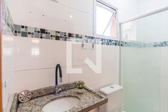 Banheiro  de apartamento à venda com 2 quartos, 80m² em Vila Guarani, Santo André