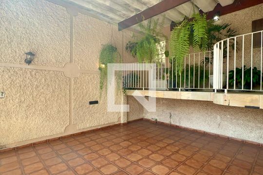 Garagem de casa para alugar com 3 quartos, 192m² em Vila Anglo Brasileira, São Paulo