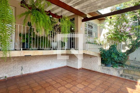 Garagem de casa para alugar com 3 quartos, 192m² em Vila Anglo Brasileira, São Paulo