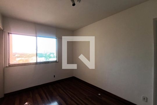 Sala de apartamento para alugar com 2 quartos, 65m² em Comendador Soares, Nova Iguaçu