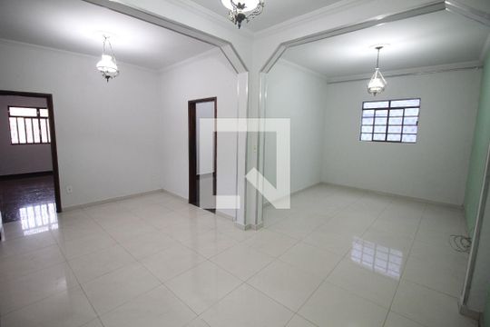 Sala 2 de casa para alugar com 2 quartos, 280m² em Milionários, Belo Horizonte
