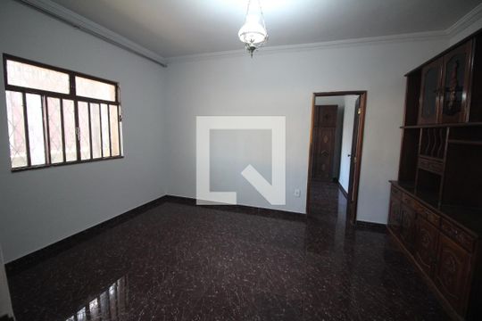 Sala de casa para alugar com 2 quartos, 280m² em Milionários, Belo Horizonte