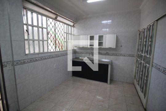 Cozinha de casa para alugar com 2 quartos, 280m² em Milionários, Belo Horizonte