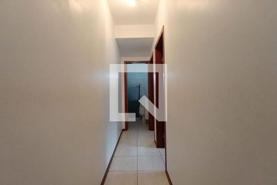 Corredor  de apartamento para alugar com 2 quartos, 48m² em Carianos, Florianópolis
