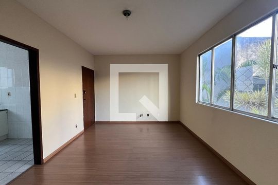 Apartamento para alugar com 3 quartos, 80m² em Alípio de Melo, Belo Horizonte