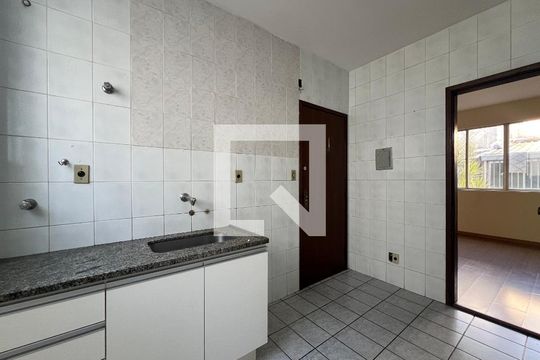 Cozinha de apartamento para alugar com 3 quartos, 80m² em Alípio de Melo, Belo Horizonte