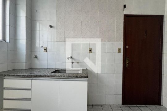 Cozinha de apartamento para alugar com 3 quartos, 80m² em Alípio de Melo, Belo Horizonte