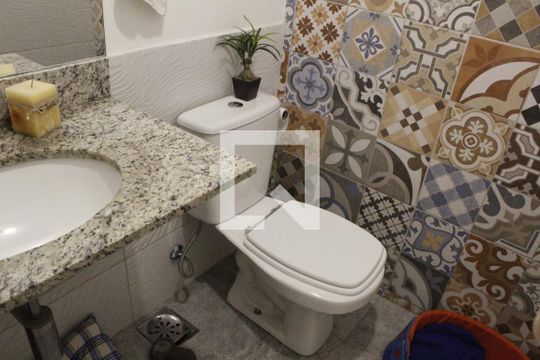 Banheiro social de apartamento à venda com 3 quartos, 90m² em Taquara, Rio de Janeiro