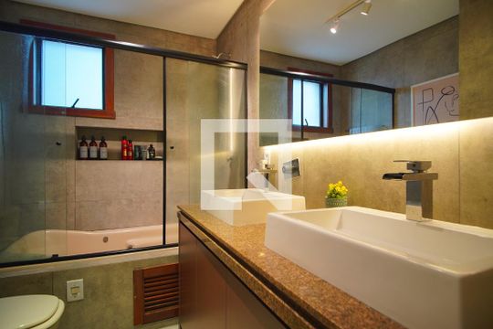 Banheiro da Suíte de apartamento à venda com 3 quartos, 100m² em Bela Vista, Porto Alegre