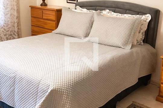 Quarto de casa de condomínio à venda com 3 quartos, 353m² em Itanhangá, Rio de Janeiro