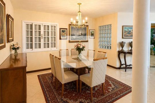Sala de casa de condomínio à venda com 3 quartos, 353m² em Itanhangá, Rio de Janeiro