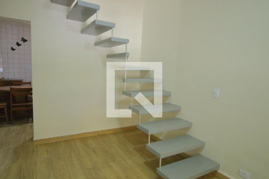 Sala de casa para alugar com 2 quartos, 105m² em Ferrazópolis, São Bernardo do Campo