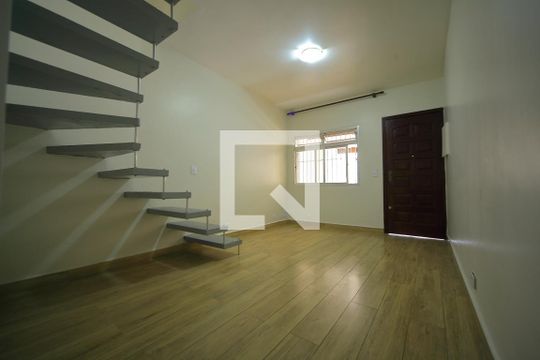Sala de casa para alugar com 2 quartos, 105m² em Ferrazópolis, São Bernardo do Campo