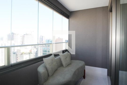 Varanda de kitnet/studio para alugar com 1 quarto, 30m² em Indianópolis, São Paulo