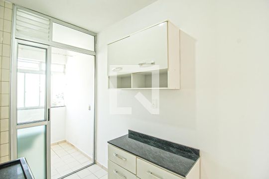 Cozinha de apartamento para alugar com 2 quartos, 50m² em Vila Cruz das Almas, São Paulo