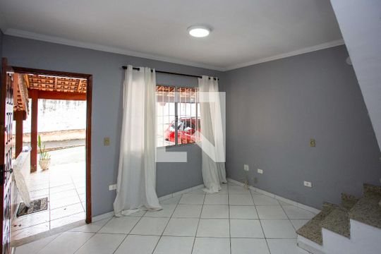 Sala de casa para alugar com 2 quartos, 80m² em Centro, Diadema