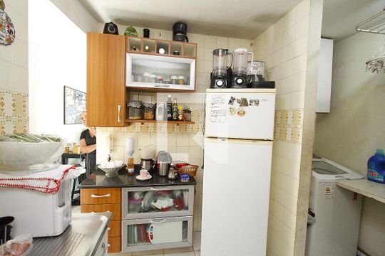 Cozinha de apartamento à venda com 2 quartos, 64m² em Carlos Prates, Belo Horizonte