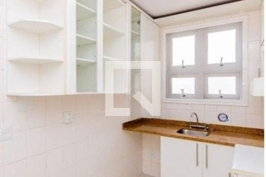 Cozinha de apartamento para alugar com 2 quartos, 94m² em Passo d’Areia, Porto Alegre